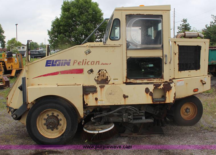 image for item J1071 2000 Elgin Pelican P series street sweeper