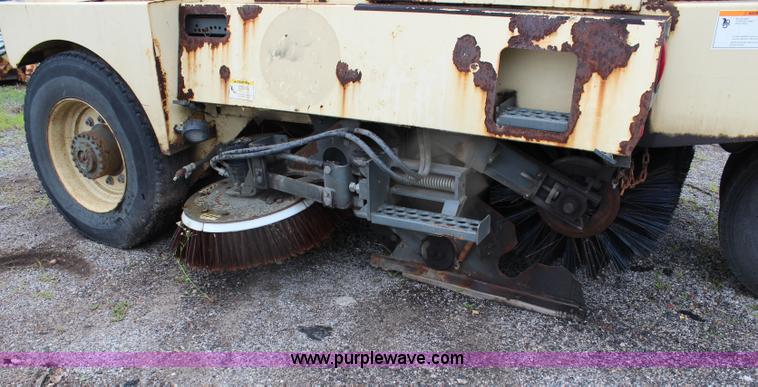 image for item J1071 2000 Elgin Pelican P series street sweeper