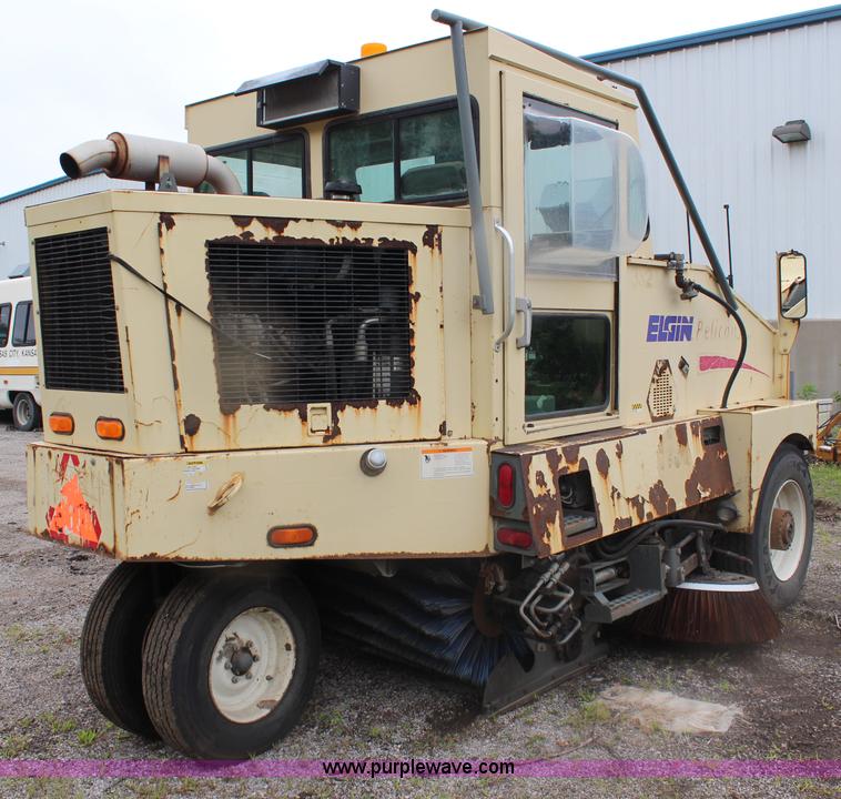 image for item J1071 2000 Elgin Pelican P series street sweeper