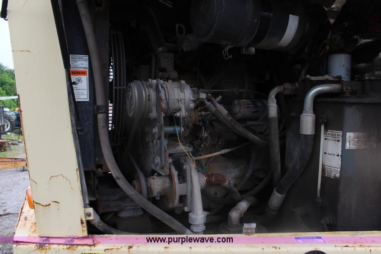 image for item J1071 2000 Elgin Pelican P series street sweeper