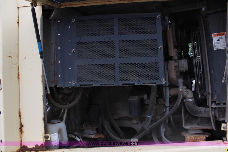 image for item J1071 2000 Elgin Pelican P series street sweeper