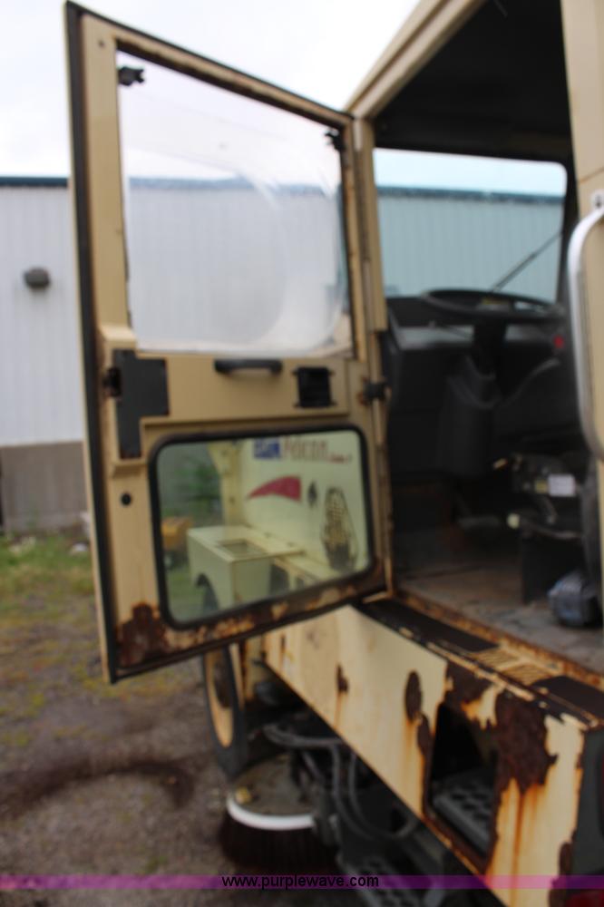image for item J1071 2000 Elgin Pelican P series street sweeper