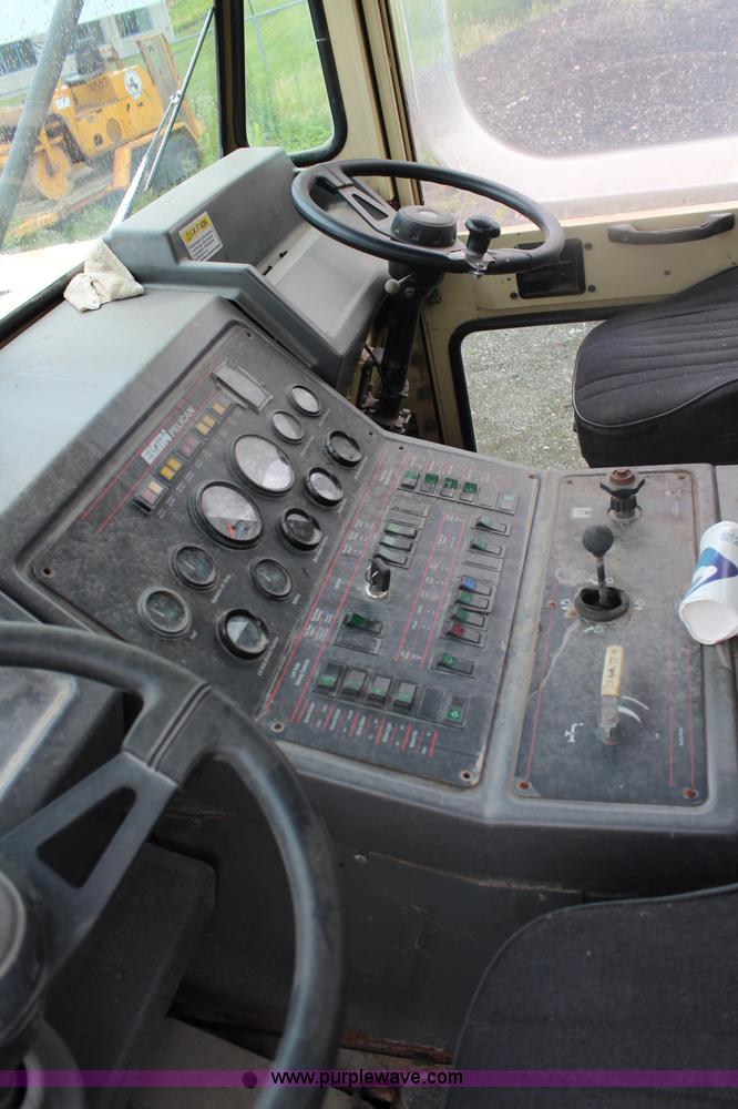 image for item J1071 2000 Elgin Pelican P series street sweeper