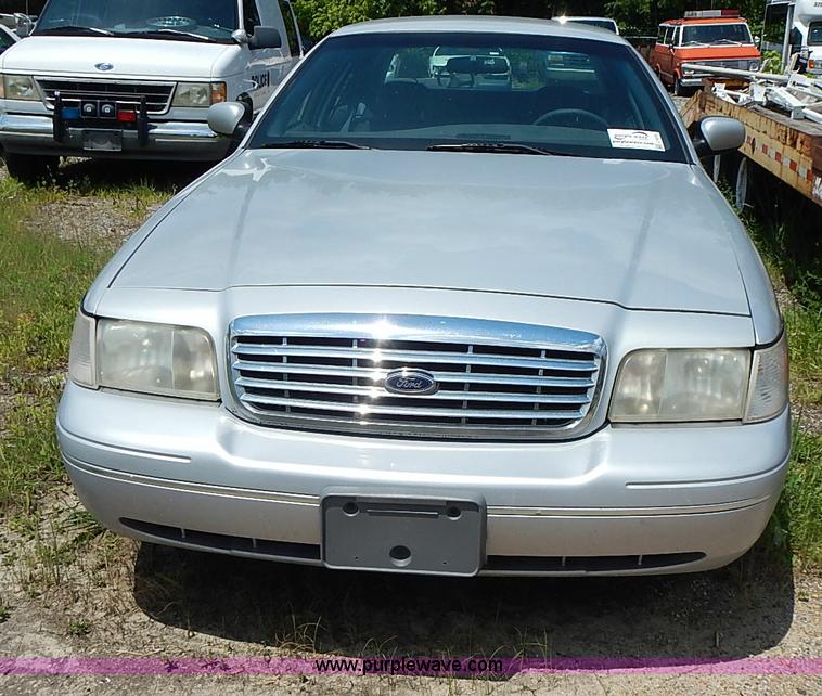 image for item J1072 2000 Ford Crown Victoria Police Interceptor