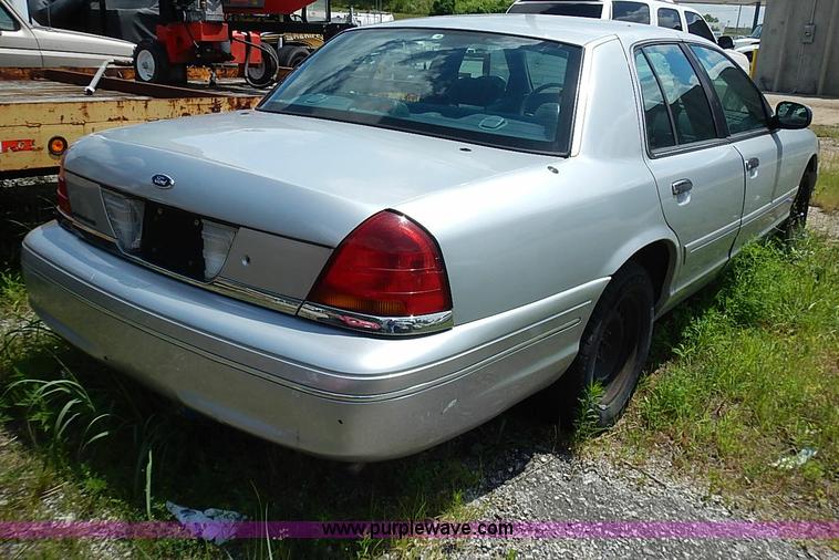 image for item J1072 2000 Ford Crown Victoria Police Interceptor