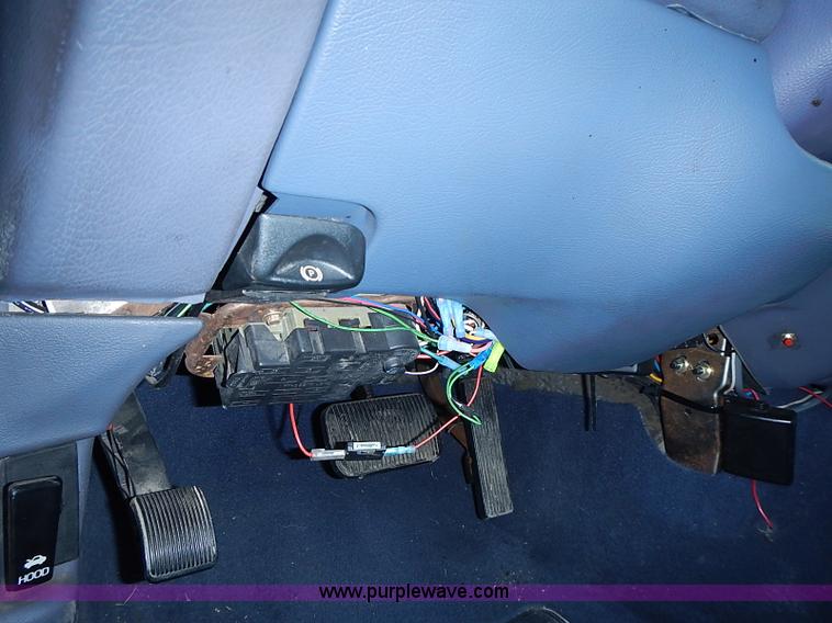 image for item J1072 2000 Ford Crown Victoria Police Interceptor