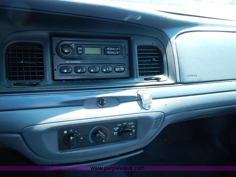 image for item J1072 2000 Ford Crown Victoria Police Interceptor