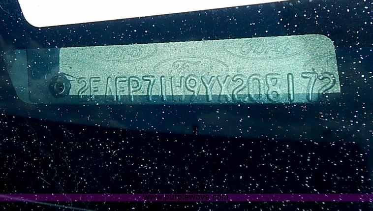 image for item J1072 2000 Ford Crown Victoria Police Interceptor