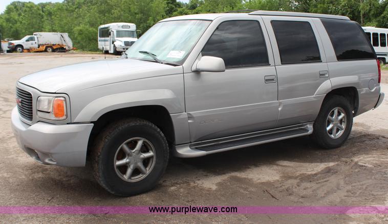 image for item J1074 1999 GMC Yukon SLE SUV