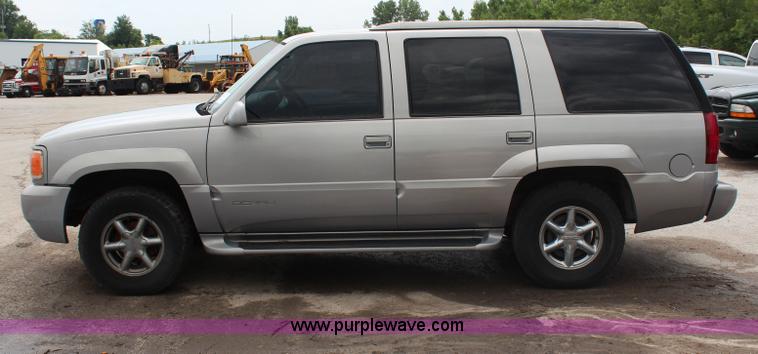 image for item J1074 1999 GMC Yukon SLE SUV