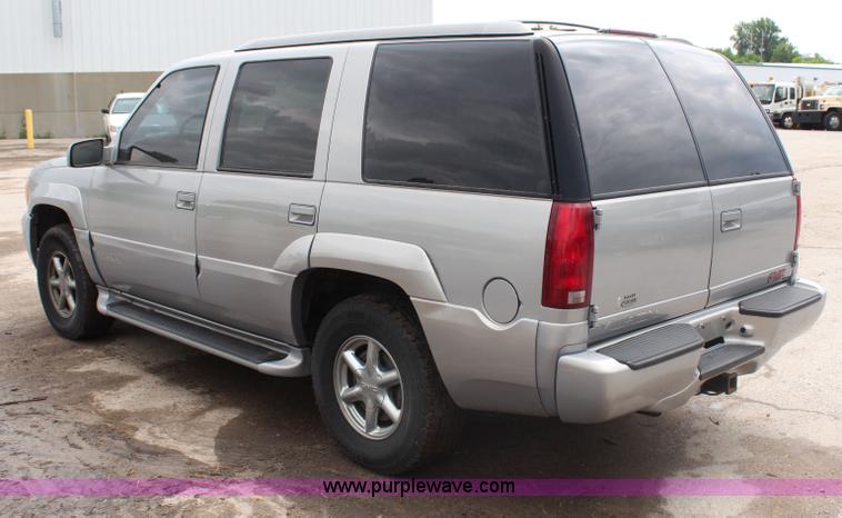 image for item J1074 1999 GMC Yukon SLE SUV