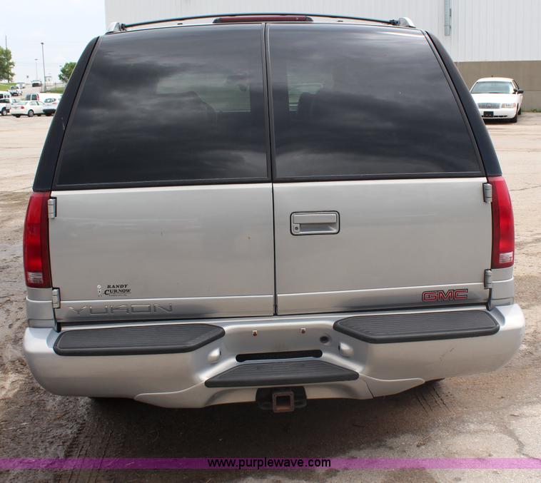 image for item J1074 1999 GMC Yukon SLE SUV