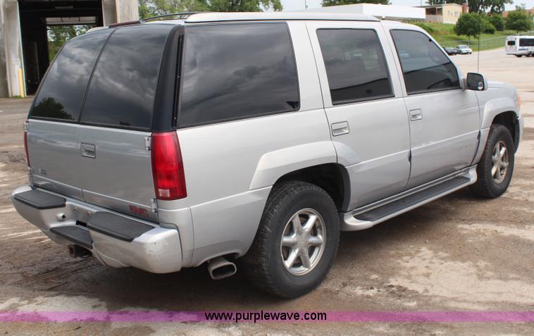 image for item J1074 1999 GMC Yukon SLE SUV