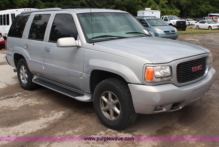 image for item J1074 1999 GMC Yukon SLE SUV