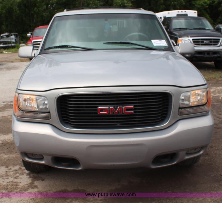 image for item J1074 1999 GMC Yukon SLE SUV