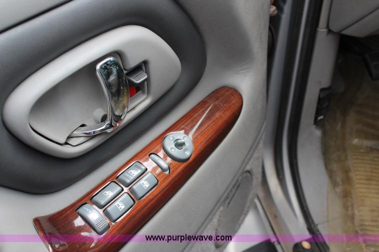 image for item J1074 1999 GMC Yukon SLE SUV