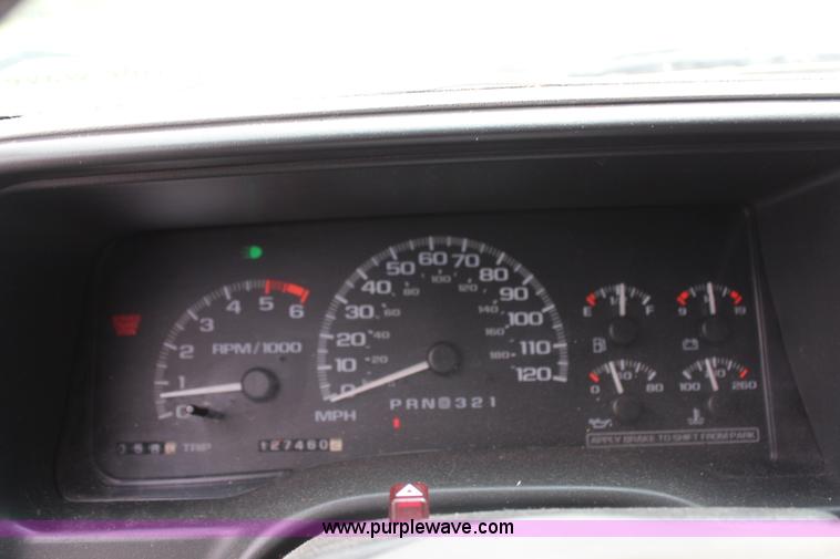 image for item J1074 1999 GMC Yukon SLE SUV