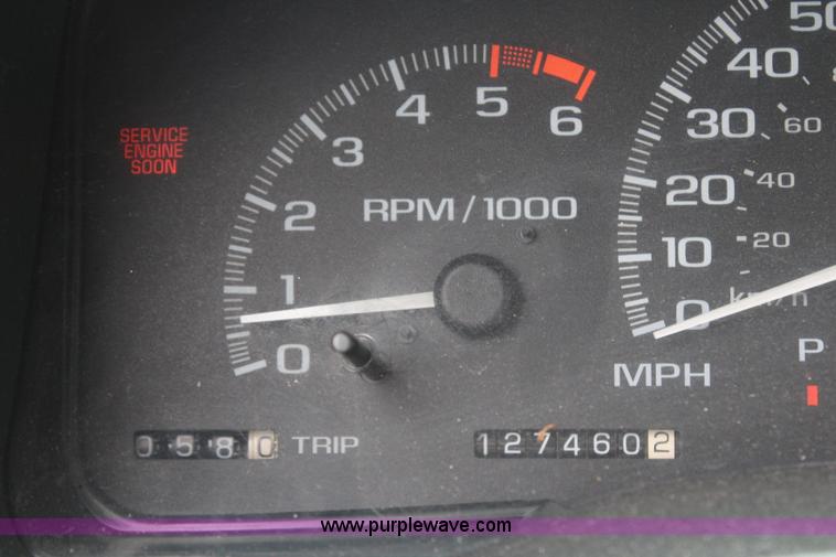 image for item J1074 1999 GMC Yukon SLE SUV