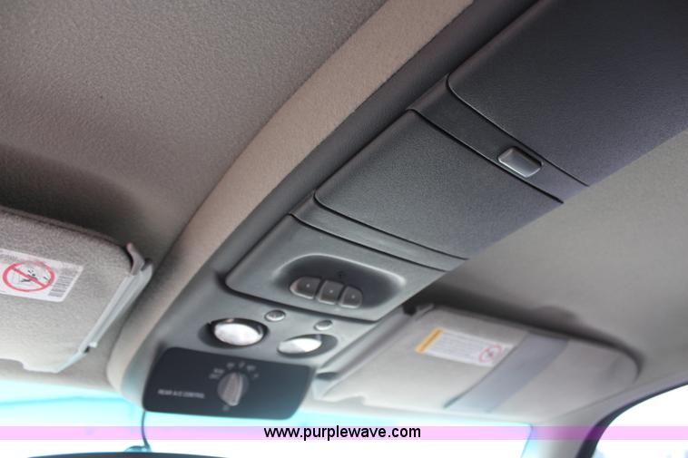 image for item J1074 1999 GMC Yukon SLE SUV