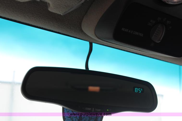 image for item J1074 1999 GMC Yukon SLE SUV