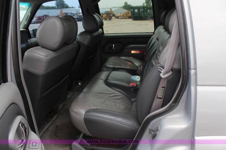 image for item J1074 1999 GMC Yukon SLE SUV