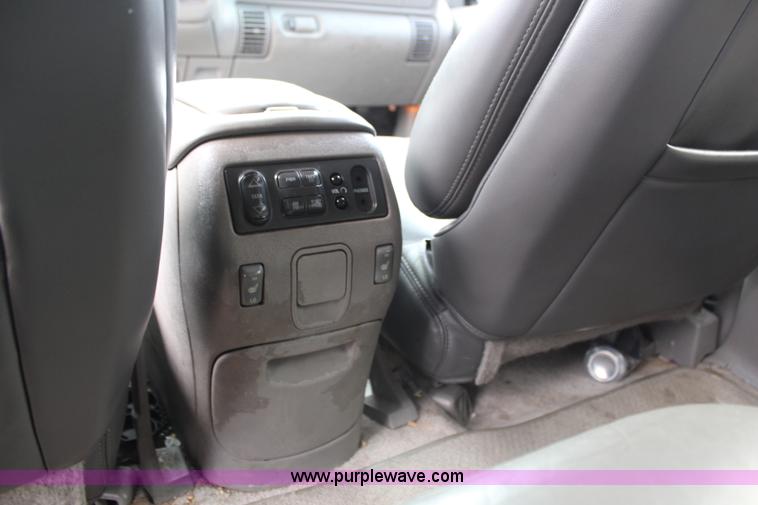 image for item J1074 1999 GMC Yukon SLE SUV