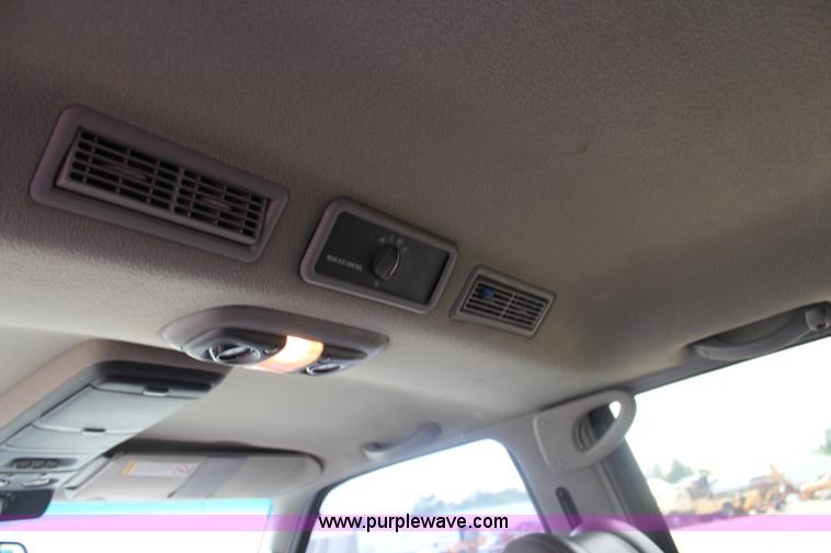 image for item J1074 1999 GMC Yukon SLE SUV