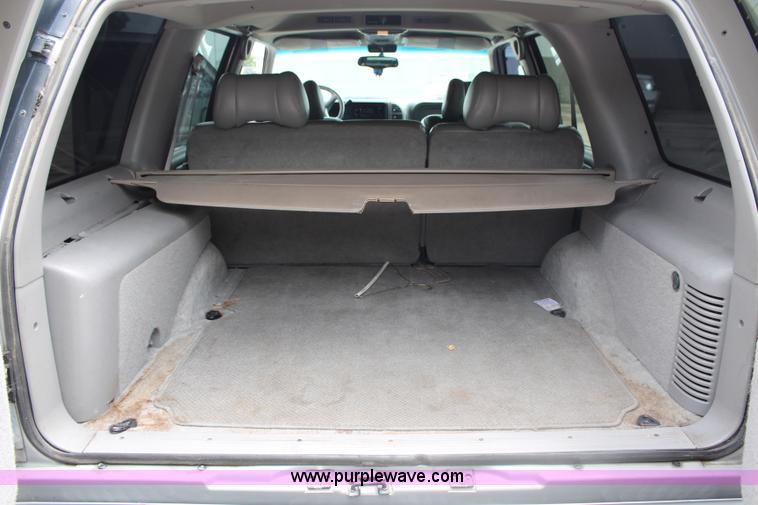 image for item J1074 1999 GMC Yukon SLE SUV