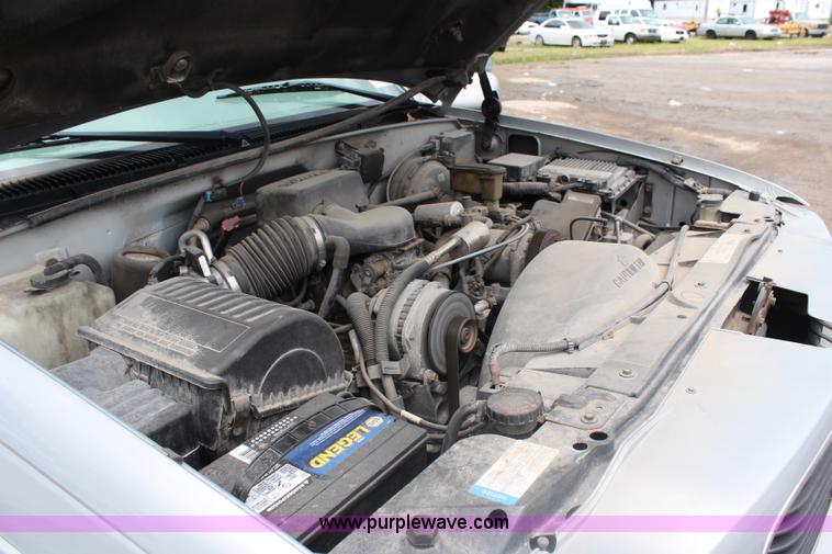 image for item J1074 1999 GMC Yukon SLE SUV