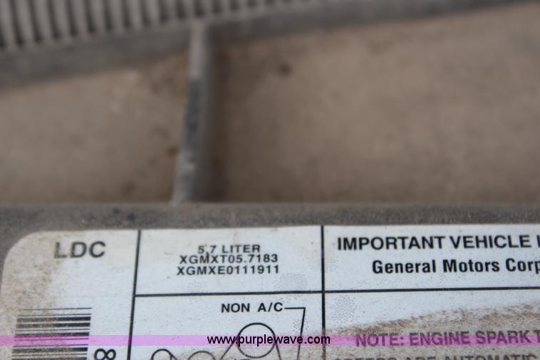 image for item J1074 1999 GMC Yukon SLE SUV