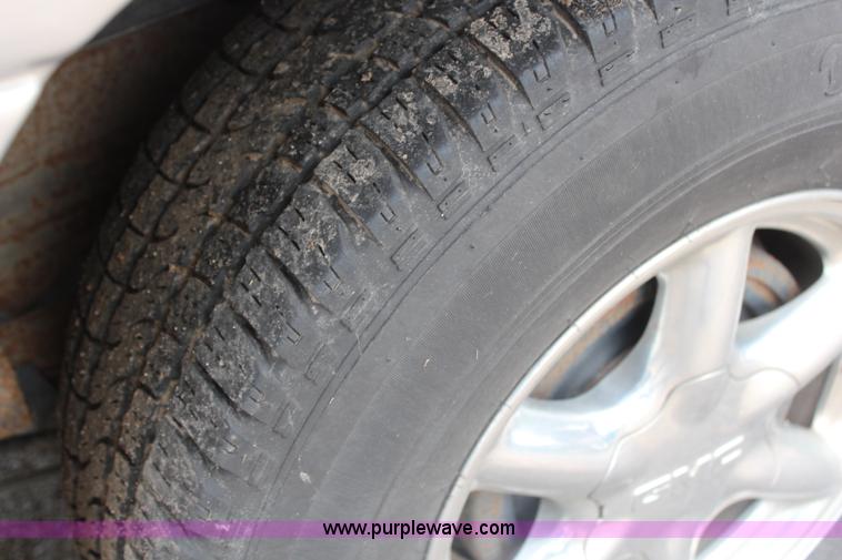 image for item J1074 1999 GMC Yukon SLE SUV