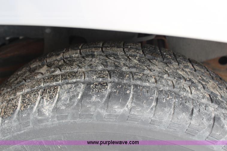 image for item J1074 1999 GMC Yukon SLE SUV