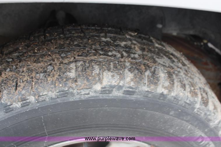 image for item J1074 1999 GMC Yukon SLE SUV