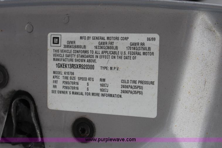 image for item J1074 1999 GMC Yukon SLE SUV