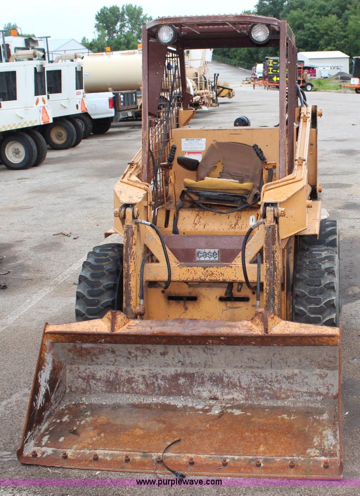 image for item J1076 Case 1835B Uniloader skid steer