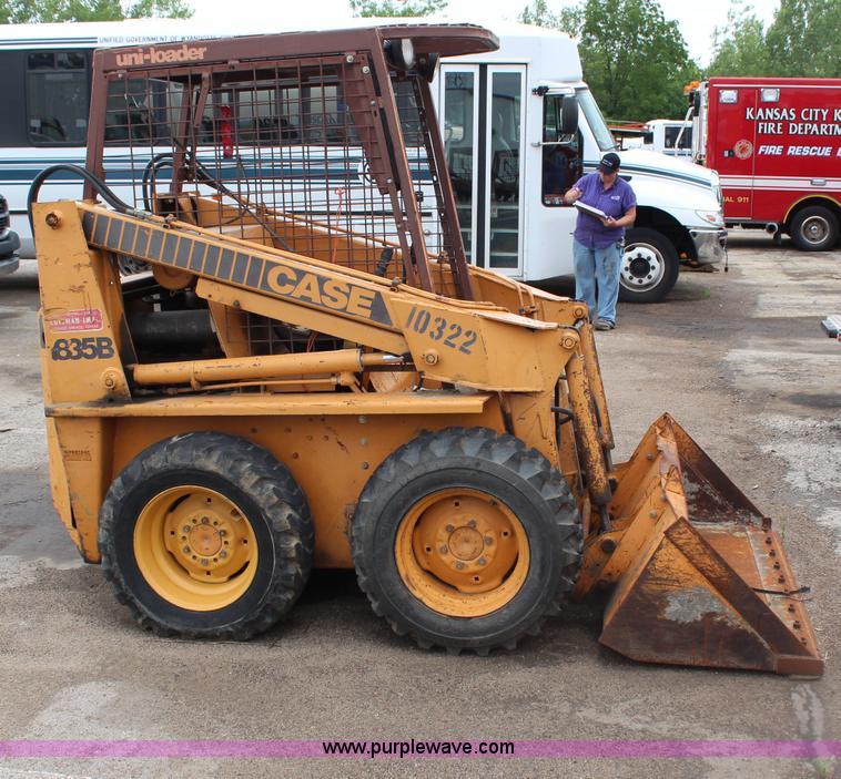 image for item J1076 Case 1835B Uniloader skid steer