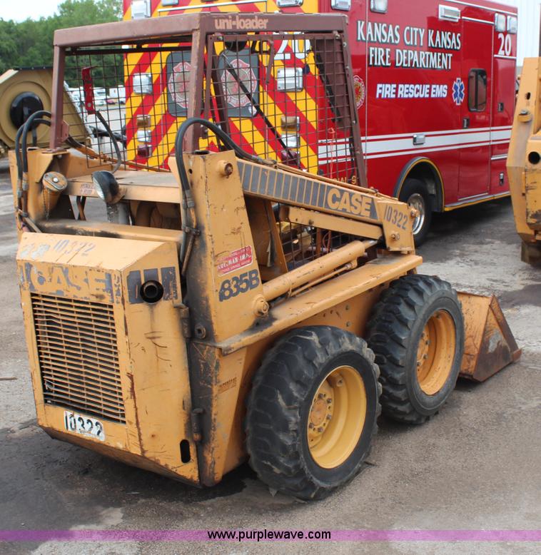 image for item J1076 Case 1835B Uniloader skid steer