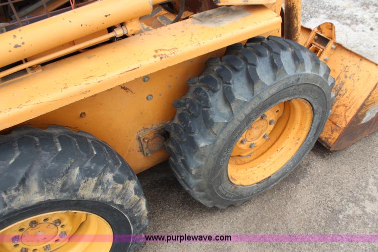 image for item J1076 Case 1835B Uniloader skid steer