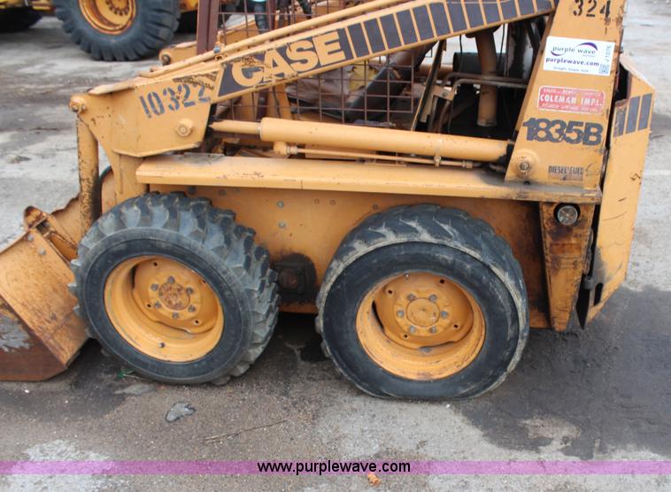 image for item J1076 Case 1835B Uniloader skid steer