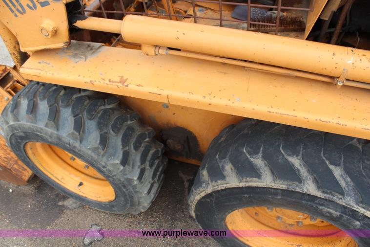 image for item J1076 Case 1835B Uniloader skid steer