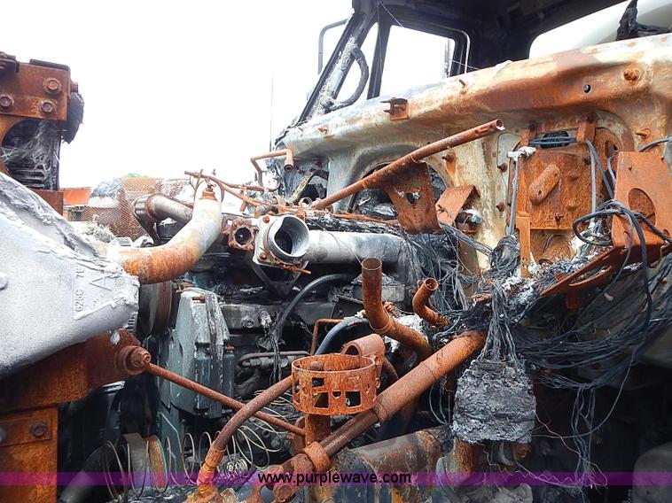 image for item J1077 2006 International 7400 tank truck