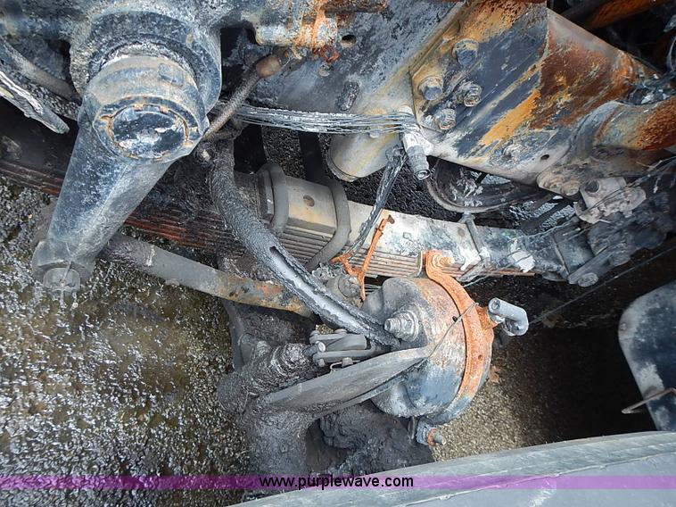 image for item J1077 2006 International 7400 tank truck