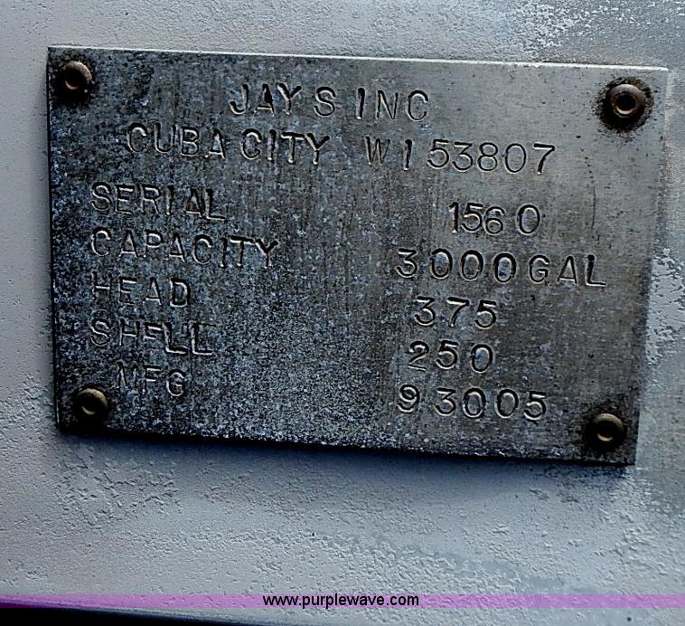 image for item J1077 2006 International 7400 tank truck