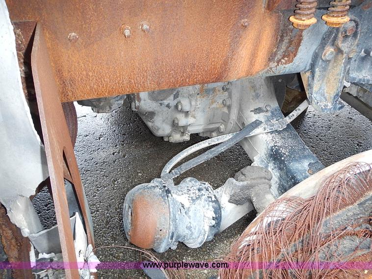 image for item J1077 2006 International 7400 tank truck