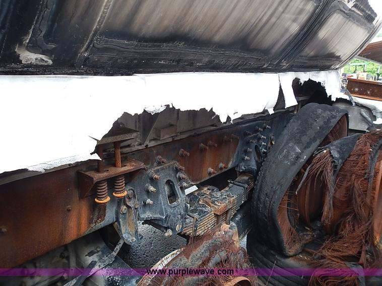 image for item J1077 2006 International 7400 tank truck