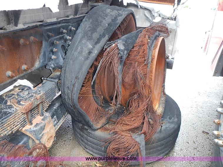 image for item J1077 2006 International 7400 tank truck