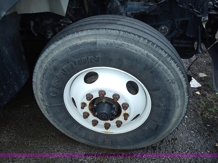 image for item J1077 2006 International 7400 tank truck