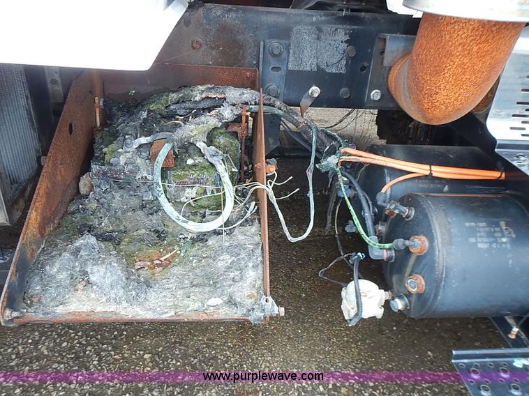 image for item J1077 2006 International 7400 tank truck