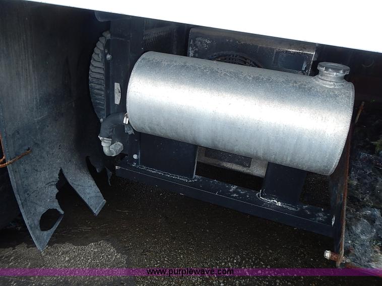 image for item J1077 2006 International 7400 tank truck