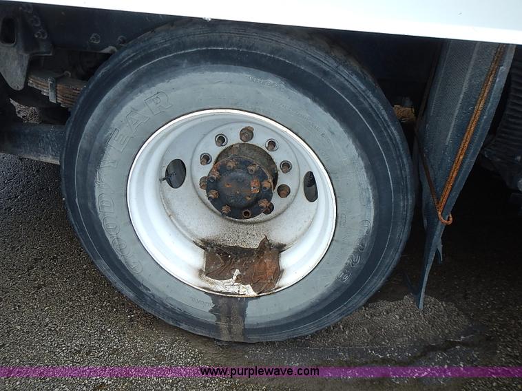 image for item J1077 2006 International 7400 tank truck